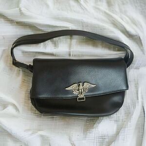 𝅺VTG Black Faux Leather Moto Bag Purse Purse Eagle Medallion Turn Lock